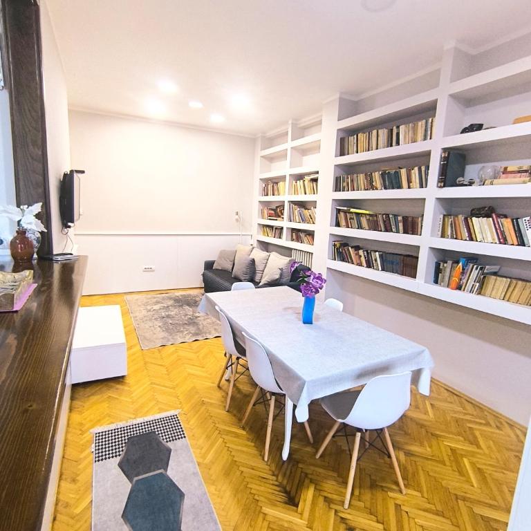 Downtown apartment in walk zone with 3 bedrooms and garage - Apartman sa 2 Spavaće Sobe - 13