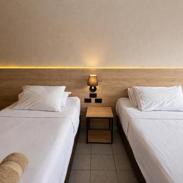 Wild Rover Huacachina - Twin Room with Private Bathroom - 5
