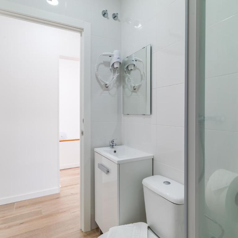 AYZ Joaquín Pol - Auto check-in property - Standard Double Room with Shared Bathroom - 19