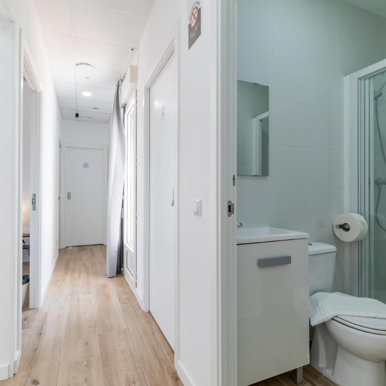 AYZ Joaquín Pol - Auto check-in property - Standard Double Room with Shared Bathroom - 22
