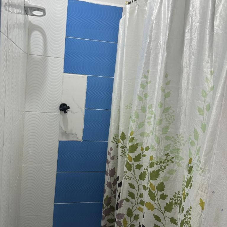 LAS CAMELIAS APARTAHOTEL - La Virginia Risaralda - Habitación Doble con baño privado - 2 camas - 10