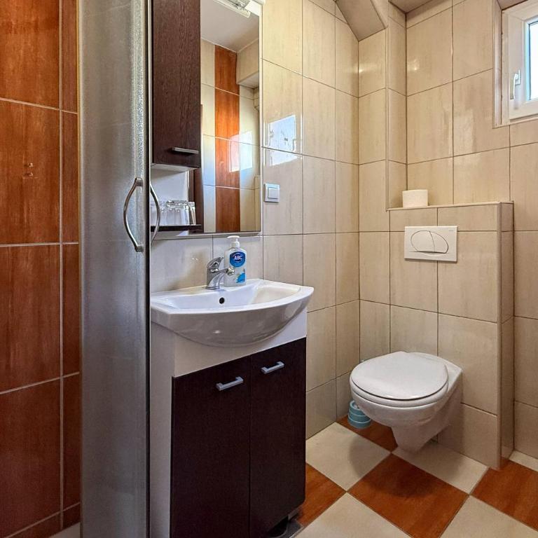 Villa Sara Wellness, Bar, Sutomore - Dvokrevetna Soba sa Zasebnim Krevetima i Tušem - 13