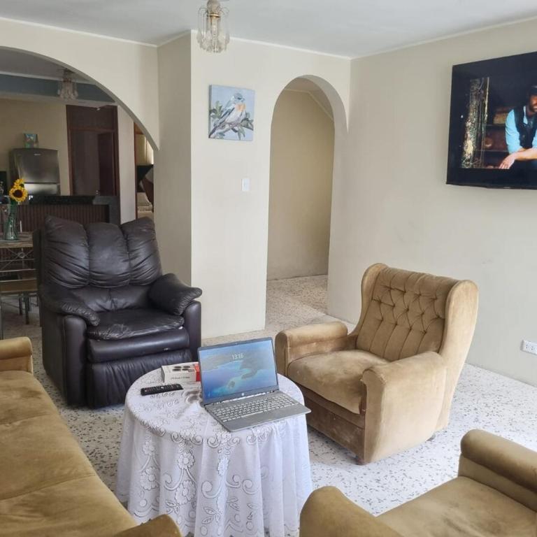 Departamento en Ica super céntrico en Urb San Miguel - Three-Bedroom Apartment - 1