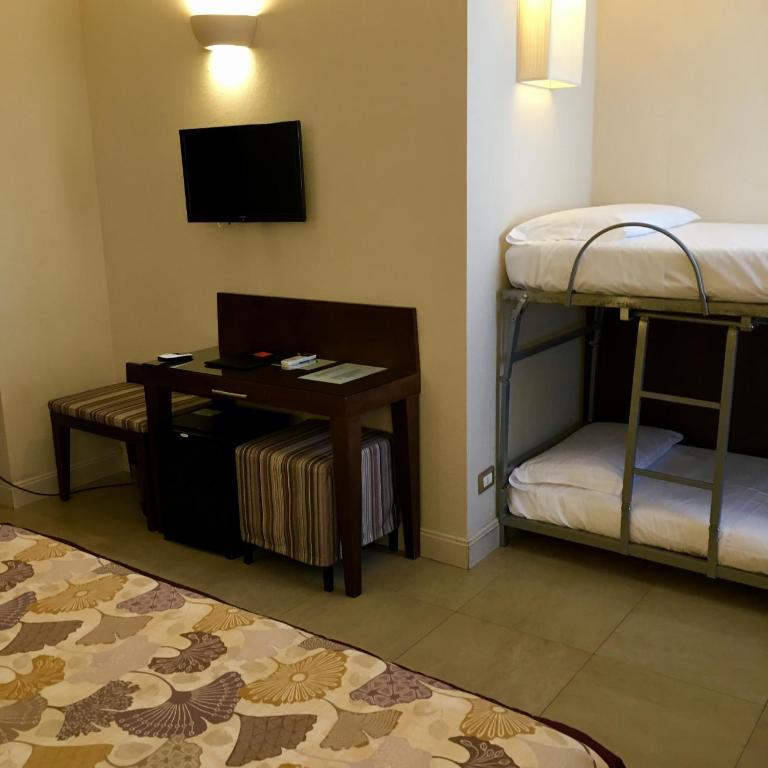 Hotel Perseo - Family Room (2 Adults + 2 Children) - 4
