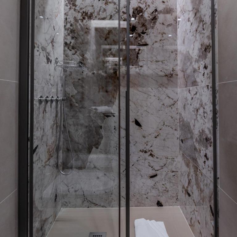 Les Nobles GuestHouse - Habitación Doble Deluxe con ducha - 18