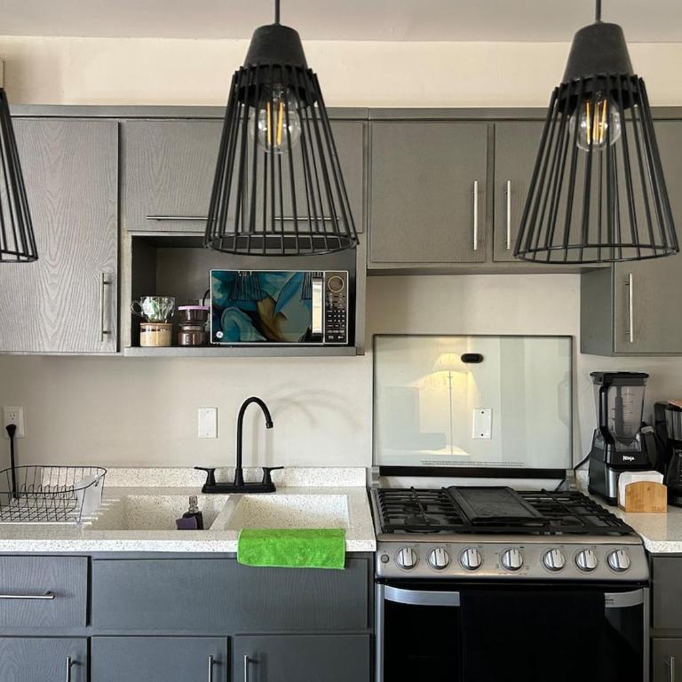 New studio 10 min BBVA Stadium Wifi & Coffee - One-Bedroom Apartment - 15
