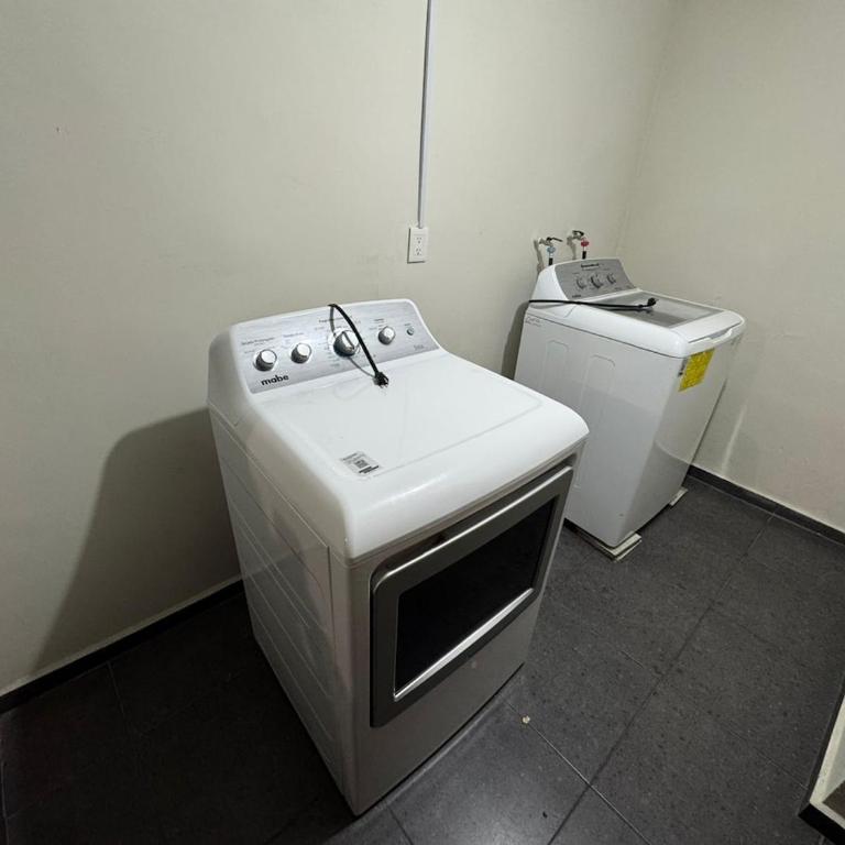 New studio 10 min BBVA Stadium Wifi & Coffee - One-Bedroom Apartment - 16