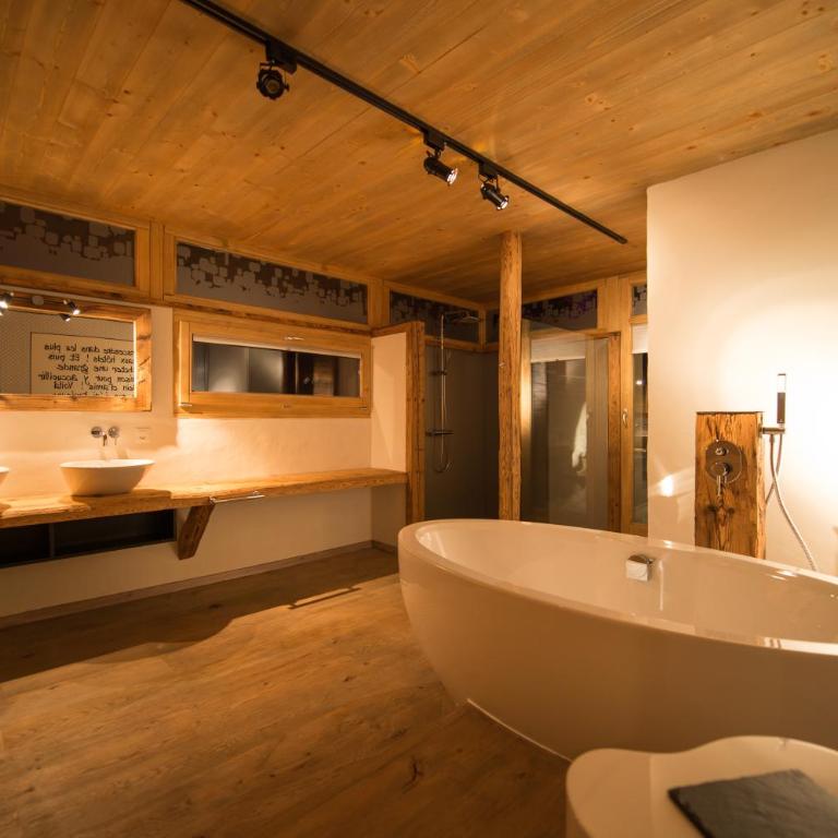 Les Mazots de la Source & Spa - Superior Chalet 1 - 2