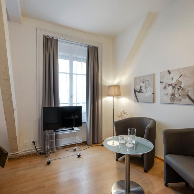 Boutique Hotel KARL - Vierbettzimmer mit Fluss- und Bergblick - 3