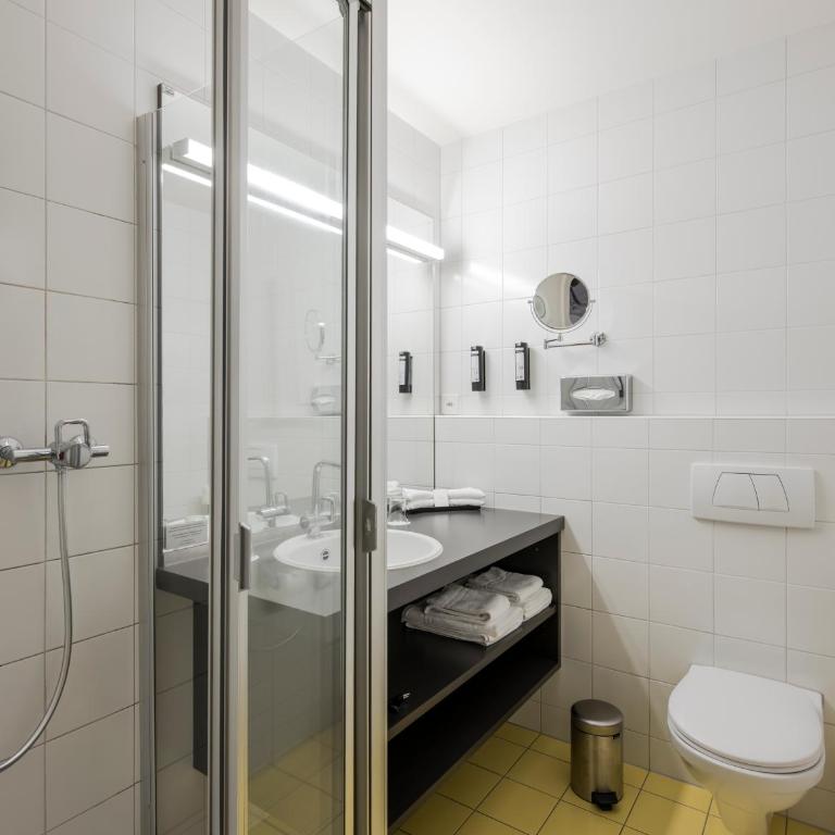 Boutique Hotel KARL - Vierbettzimmer mit Fluss- und Bergblick - 5