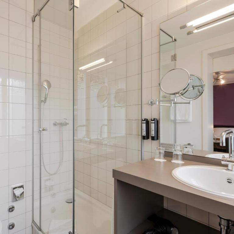 Boutique Hotel KARL - Doppelzimmer mit Balkon und Fluss- und Bergblick - 5