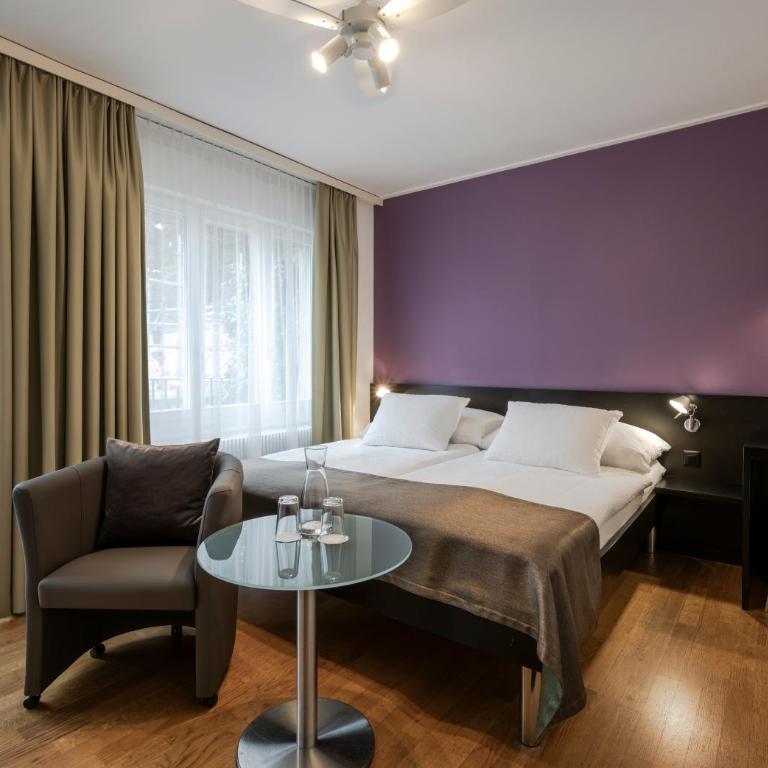 Boutique Hotel KARL - Doppelzimmer mit Balkon und Fluss- und Bergblick - 2