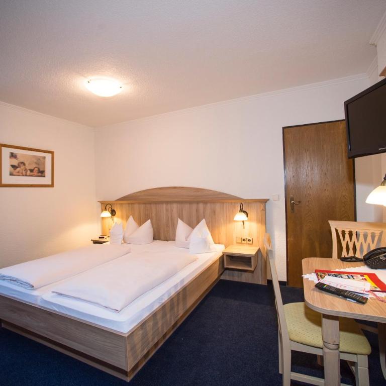 Aktivhotel & Gasthof Schmelz Ihr familienfreundliches Urlaubs Hotel mit Wellness, Almsauna, Chiemgau Karte - Standard Doppelzimmer - 1