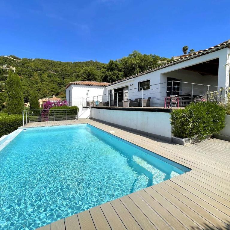 Villa PASSEREAUX avec piscine et vue mer pour 8 personnes au cœur du Domaine de Valcros - Maison de Vacances 4 Chambres - 1