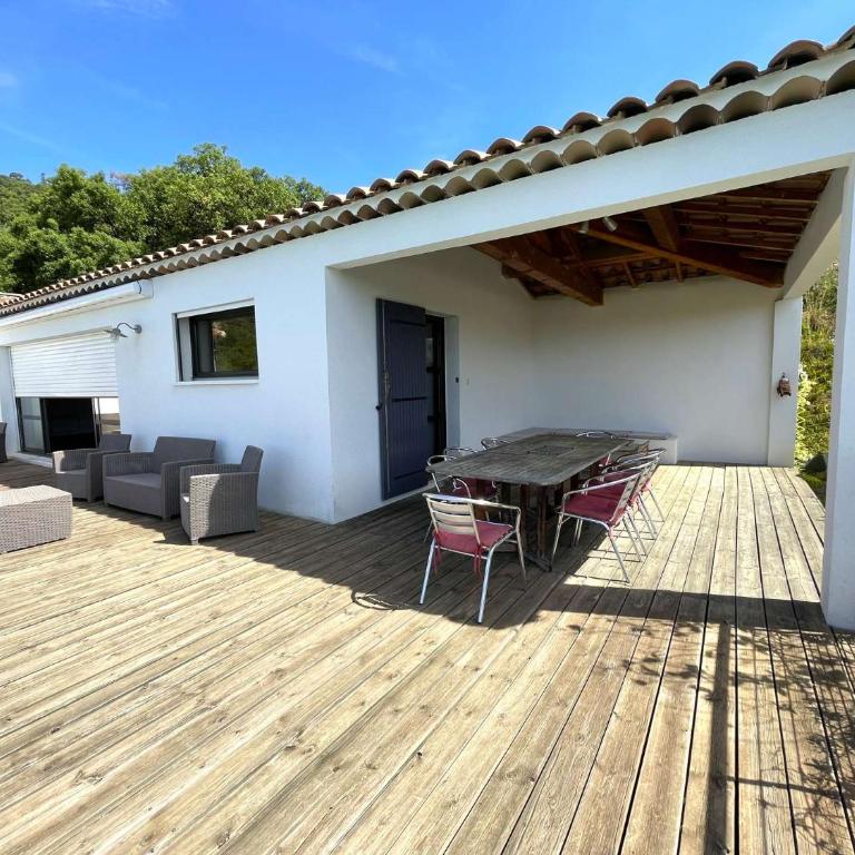 Villa PASSEREAUX avec piscine et vue mer pour 8 personnes au cœur du Domaine de Valcros - Maison de Vacances 4 Chambres - 4