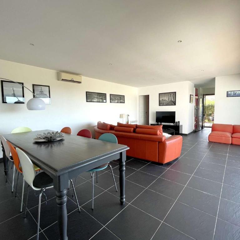 Villa PASSEREAUX avec piscine et vue mer pour 8 personnes au cœur du Domaine de Valcros - Maison de Vacances 4 Chambres - 8
