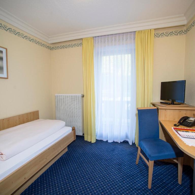 Aktivhotel & Gasthof Schmelz Ihr familienfreundliches Urlaubs Hotel mit Wellness, Almsauna, Chiemgau Karte - Classic Einzelzimmer - 2