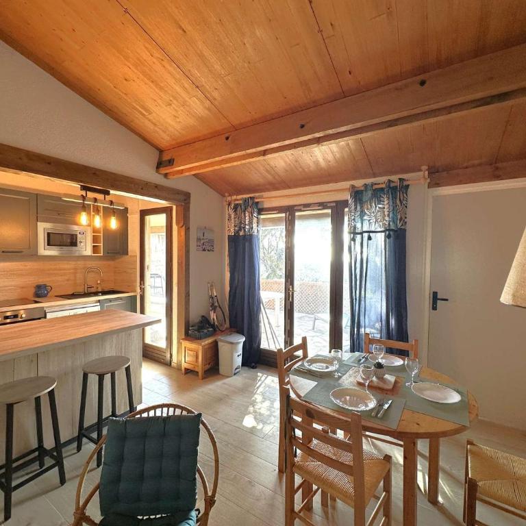 Mazet Victor pour 4 personnes avec vue mer et piscine collective à La Londe-Les-Maures - Maison 2 Chambres - 3
