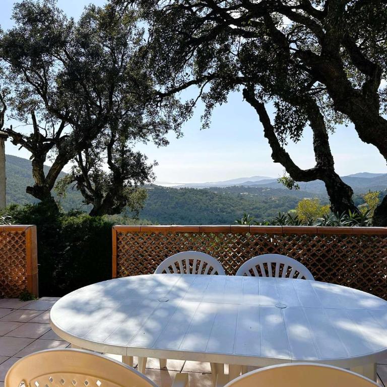 Mazet Victor pour 4 personnes avec vue mer et piscine collective à La Londe-Les-Maures - Maison 2 Chambres - 4