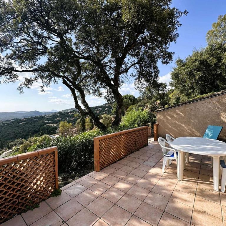 Mazet Victor pour 4 personnes avec vue mer et piscine collective à La Londe-Les-Maures - Maison 2 Chambres - 5
