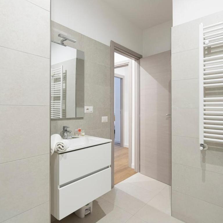 Vatican & Prati 10 min - 2 Suites - 3 Work Desks - Appartamento con 3 Camere da Letto - 15