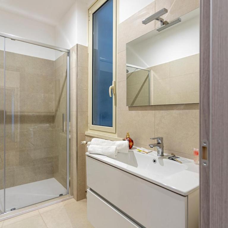 Vatican & Prati 10 min - 2 Suites - 3 Work Desks - Appartamento con 3 Camere da Letto - 10