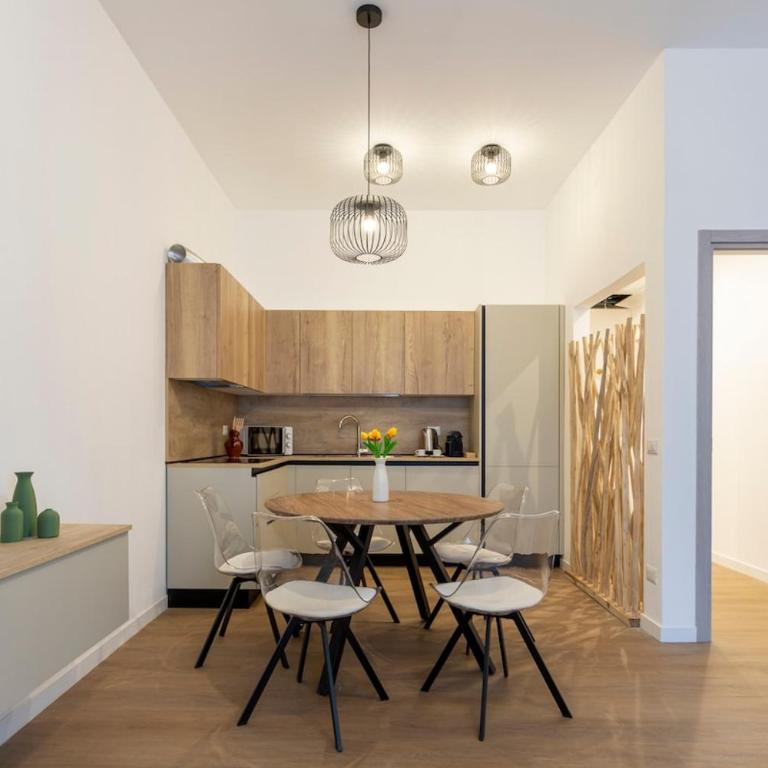 Vatican & Prati 10 min - 2 Suites - 3 Work Desks - Appartamento con 3 Camere da Letto - 2