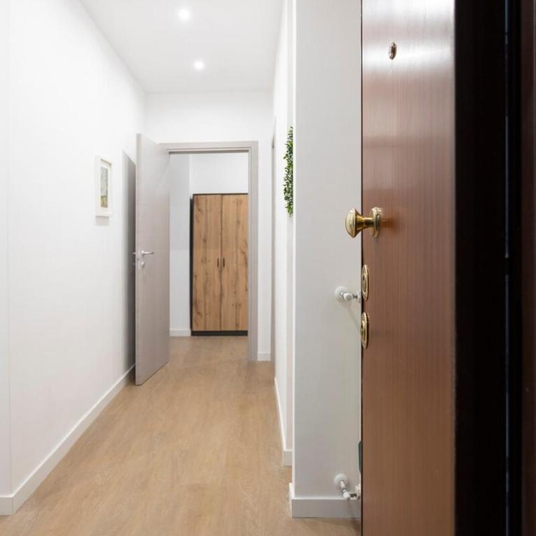 Vatican & Prati 10 min - 2 Suites - 3 Work Desks - Appartamento con 3 Camere da Letto - 30
