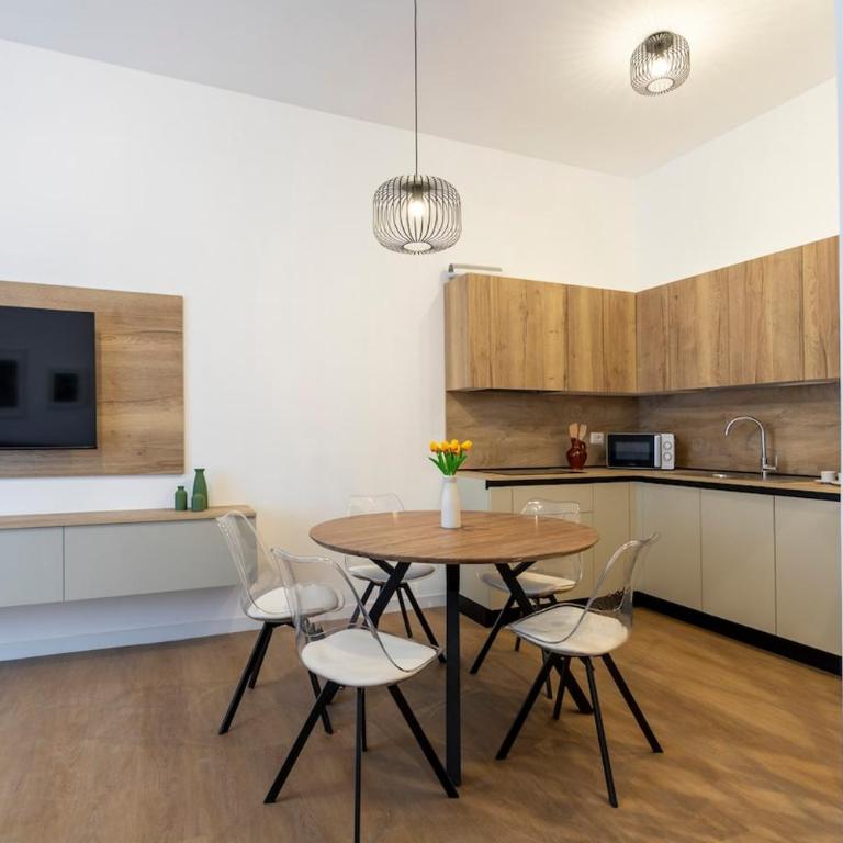 Vatican & Prati 10 min - 2 Suites - 3 Work Desks - Appartamento con 3 Camere da Letto - 35