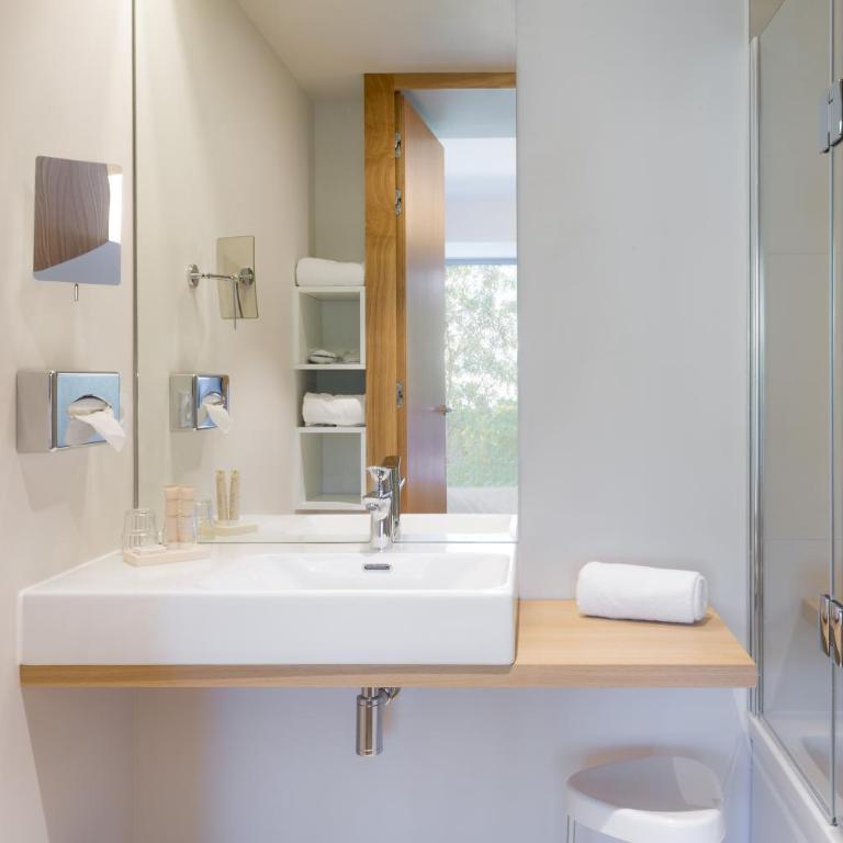 Best Western Plus Hotel Divona Cahors - Chambre Lit King-Size Supérieure - Non-Fumeurs - 7
