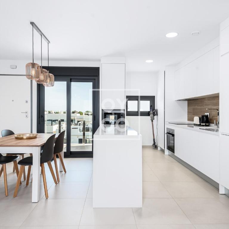 Golf Vista Penthouse, golf views, rooftop dining - by Oyoostays - Deluxe-Apartment mit 2 Schlafzimmern und Gartenblick - 17