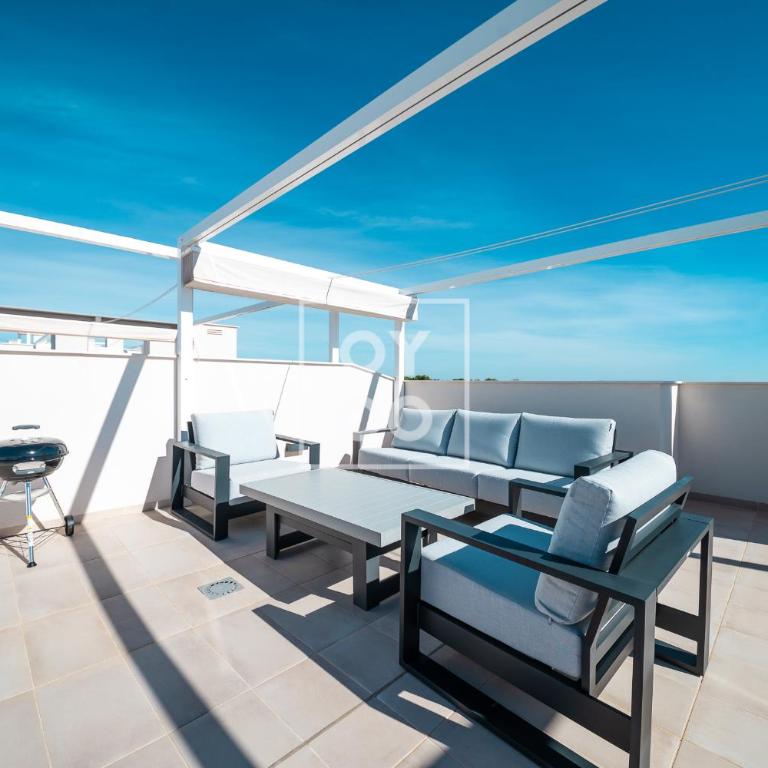 Golf Vista Penthouse, golf views, rooftop dining - by Oyoostays - Deluxe-Apartment mit 2 Schlafzimmern und Gartenblick - 20