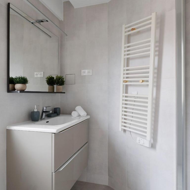 Serenty - 2BR - Arc de Triomphe & Champs-Élysées - Apartment - 17