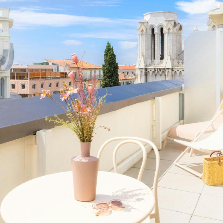 Nice Centre Hotel - Junior King Suite with Sofa Bed and Terrace - Notre Dame View - 3