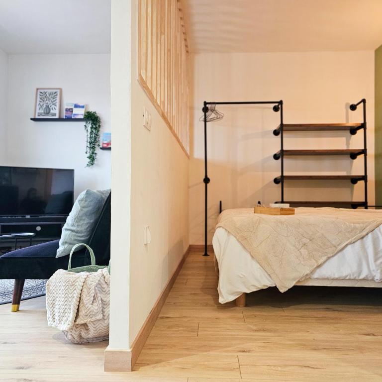 L'Atelier de Chénieux - Proche Gare - Appartement 1 Chambre avec Balcon et Vue sur la Ville - 32