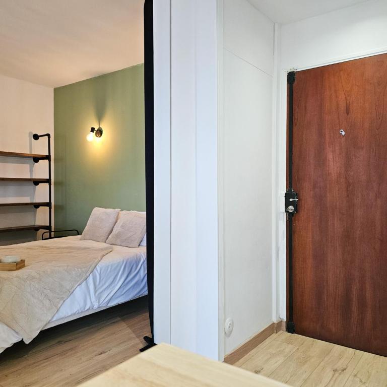 L'Atelier de Chénieux - Proche Gare - Appartement 1 Chambre avec Balcon et Vue sur la Ville - 33