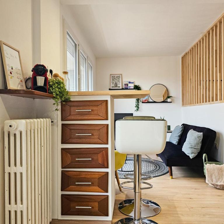 L'Atelier de Chénieux - Proche Gare - Appartement 1 Chambre avec Balcon et Vue sur la Ville - 37