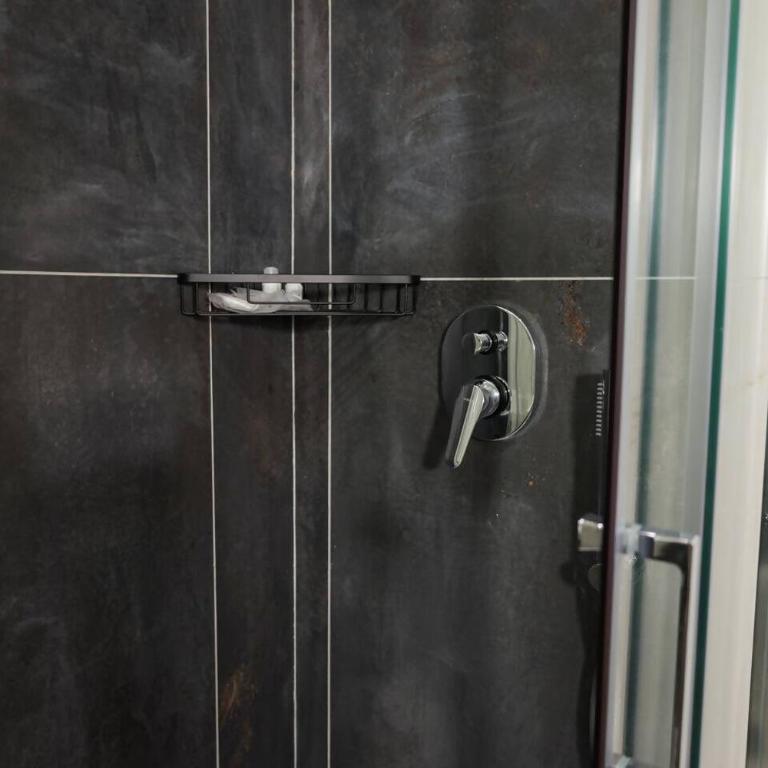 Napoli Station Rooms - Camera Familiare con Bagno Privato - 10