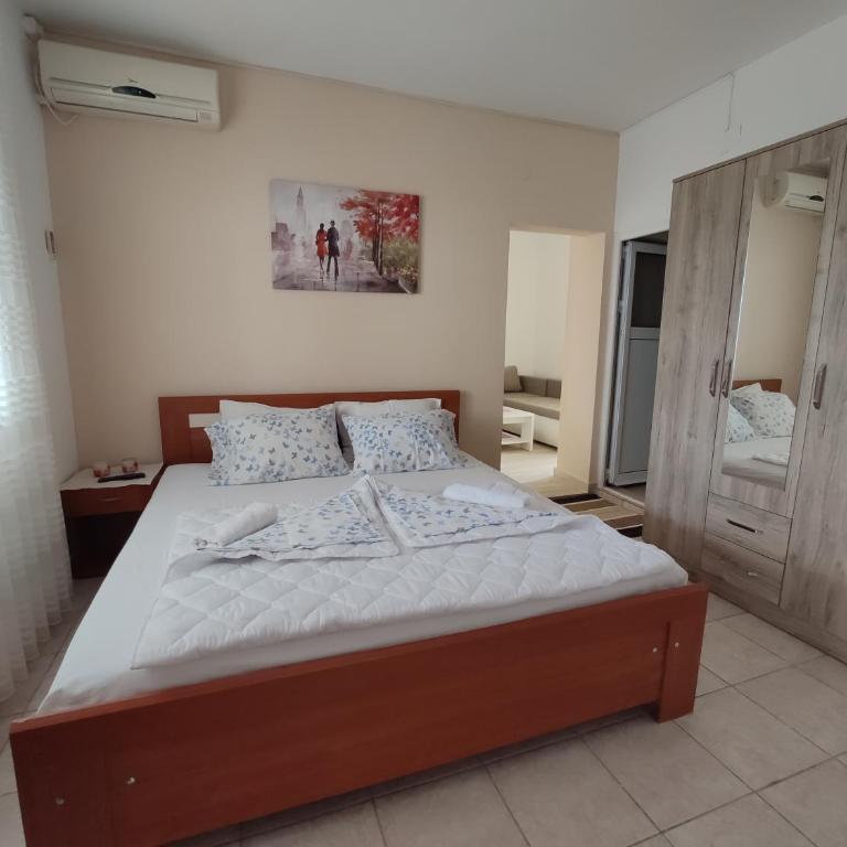 Casa ROBI - Apartments - Standard Double Room - 2