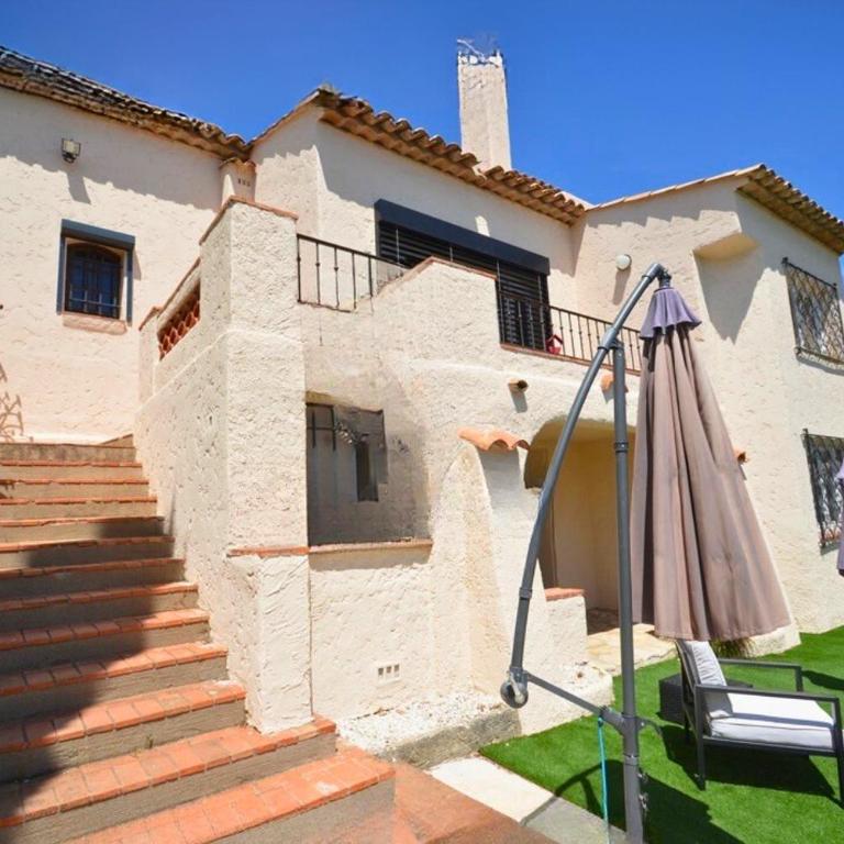 Villa avec piscine et vue mer à 700 m de la plage - Villa - 5