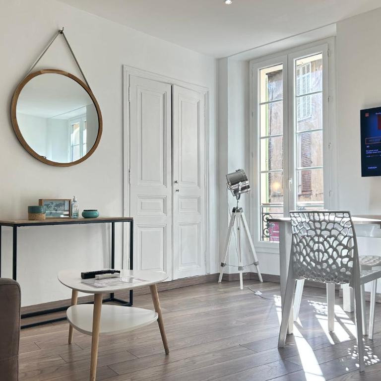 Charming 2-bedroom apartment with quality amenities in Old Cannes - Apartamento de 2 dormitorios - 1