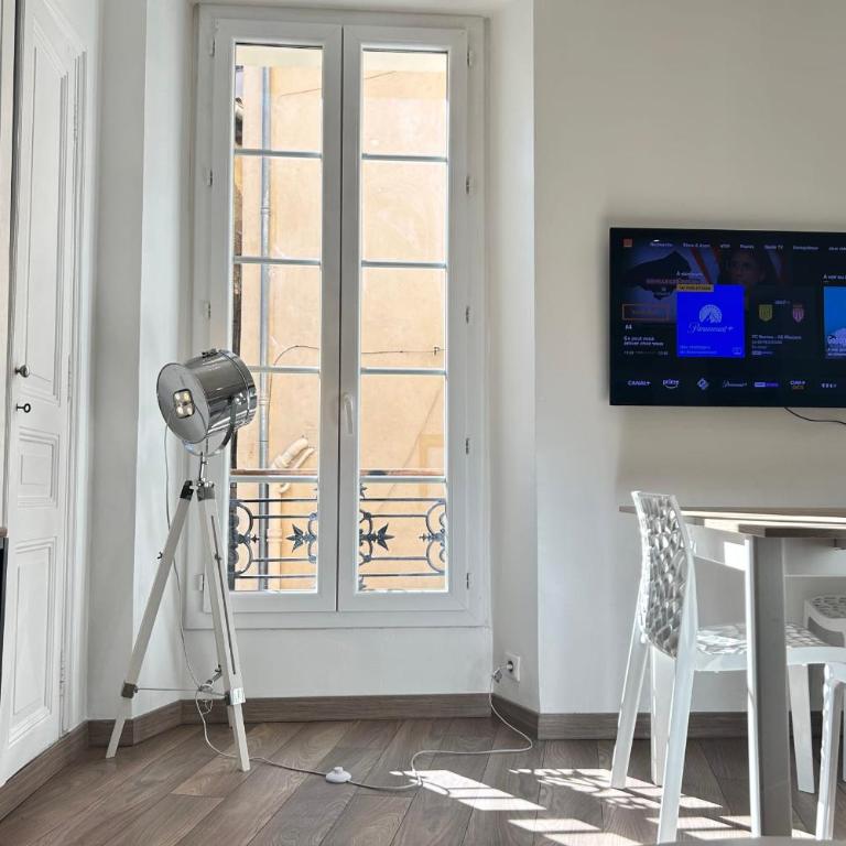 Charming 2-bedroom apartment with quality amenities in Old Cannes - Apartamento de 2 dormitorios - 2