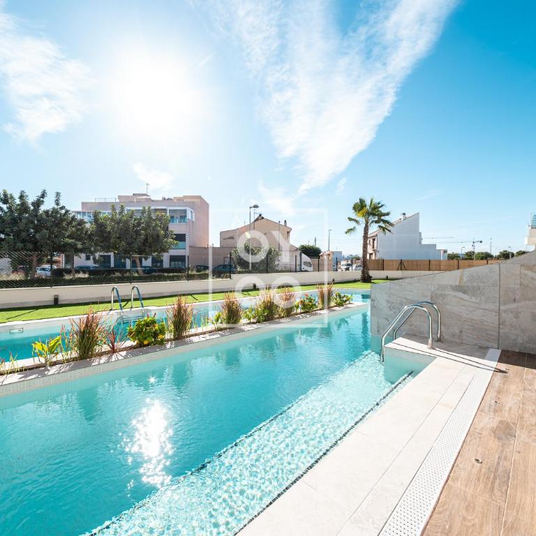 Pilar Poolside Living, luxury swim-up apt, ground-floor - by Oyoostays - Apartment mit 2 Schlafzimmern und Blick auf das Wasser - 1
