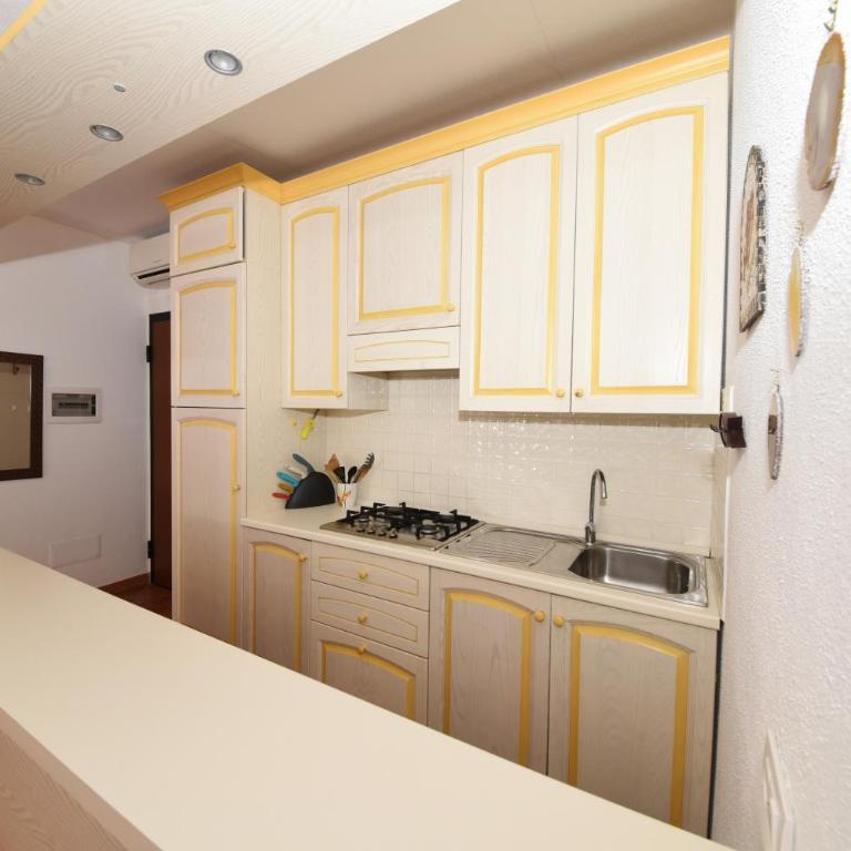 Casa di Adriana by Rentbeat - Appartamento con 1 Camera da Letto - 13