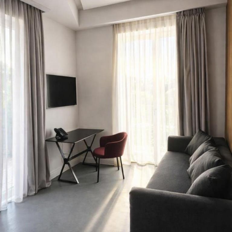 J Maluni City Hotel - Suite - 5