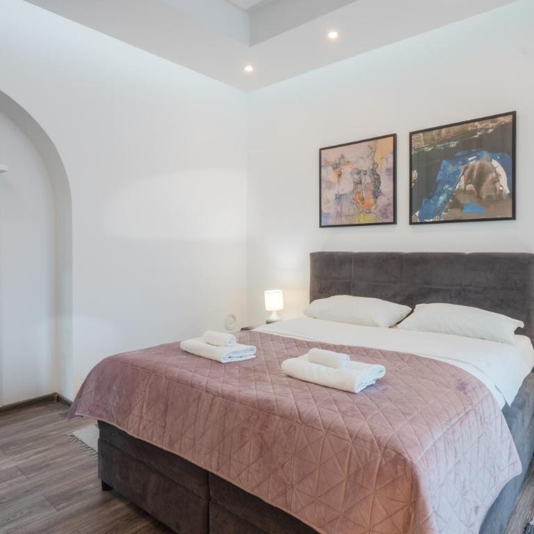 Modern Apartments near Cathedral - Heart of the City Center - One-Bedroom Apartment - 15