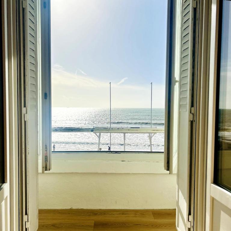 Villa Pacis rénovée - Face mer La Baule -15 pers - 5 suites avec SDB -Terrasse & BBQ sous les pins - Villa con Vista Mare - 17