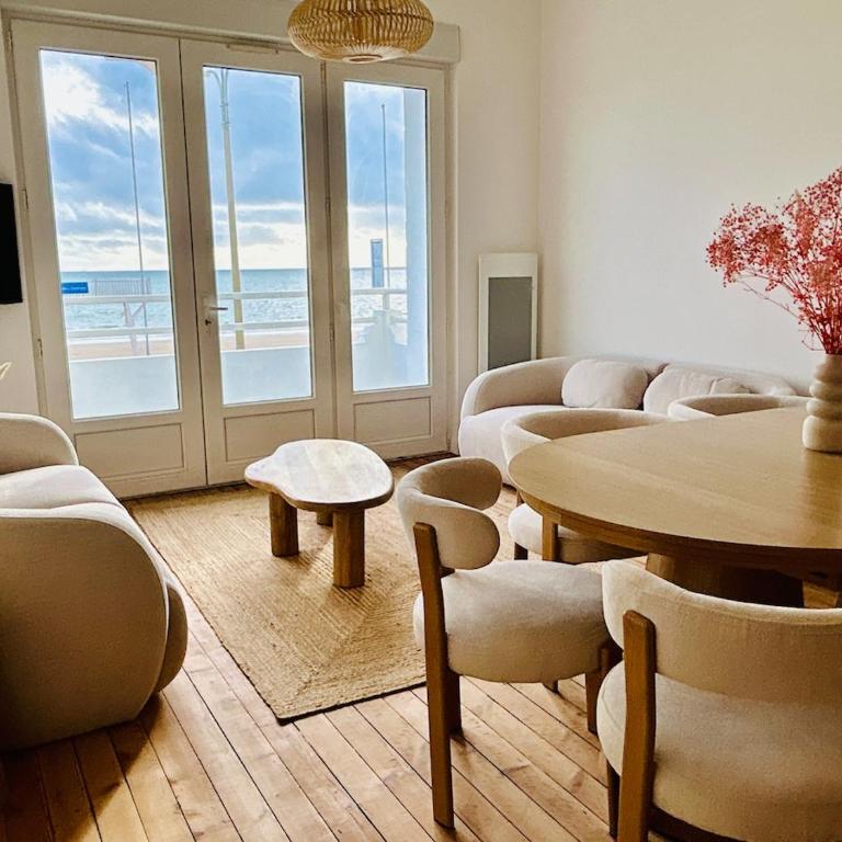 Villa Pacis rénovée - Face mer La Baule -15 pers - 5 suites avec SDB -Terrasse & BBQ sous les pins - Villa con Vista Mare - 46