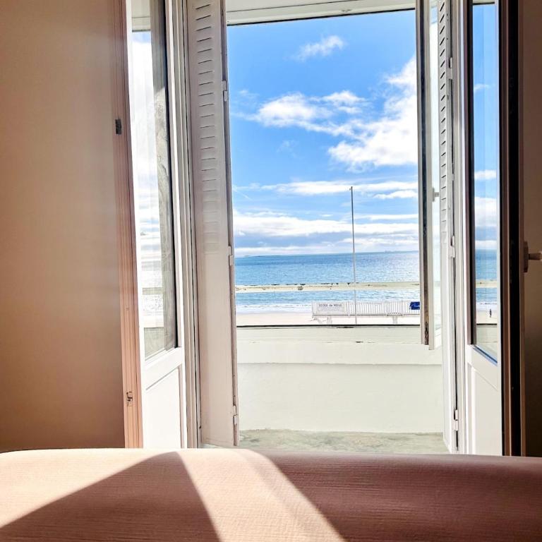 Villa Pacis rénovée - Face mer La Baule -15 pers - 5 suites avec SDB -Terrasse & BBQ sous les pins - Villa con Vista Mare - 13
