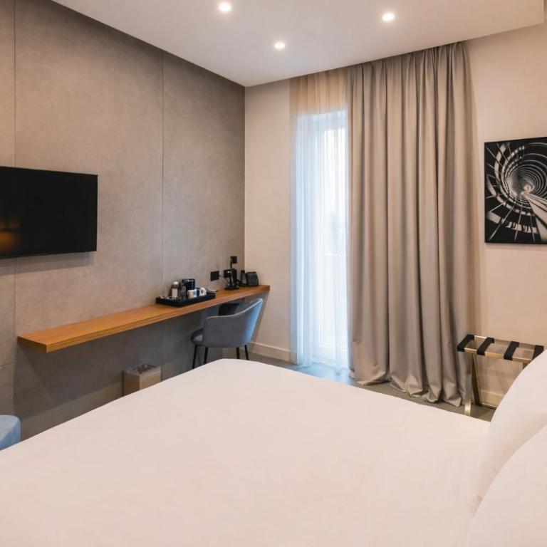 J Maluni City Hotel - Double Room - 6